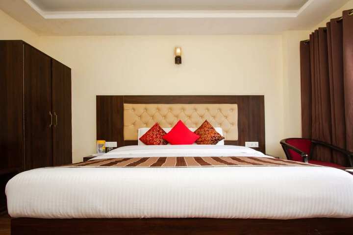 Room 5 of 11
