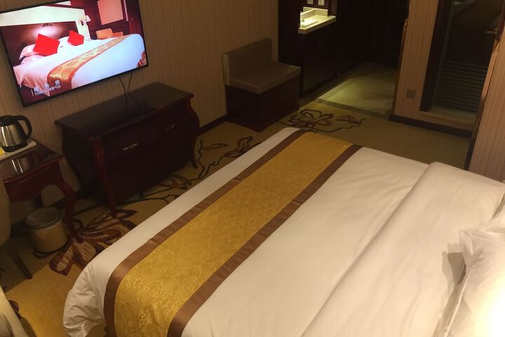 Room 9 of 17