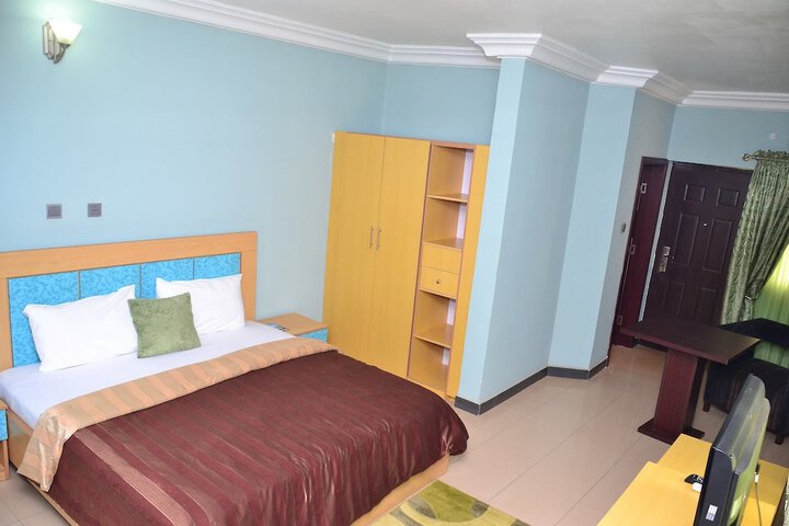 Room 3 of 11