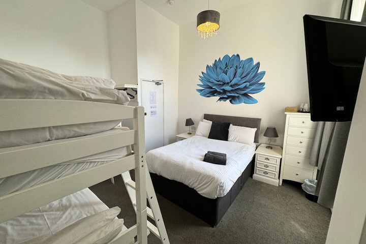 Room 44 of 125