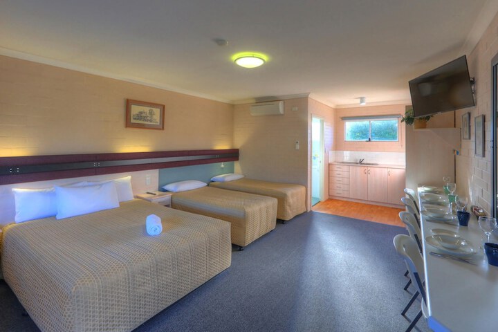 Room 3 of 38