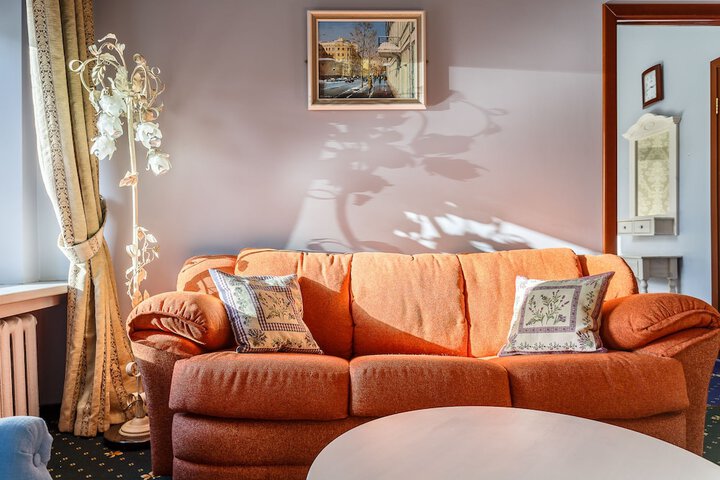 Room 12 of 49