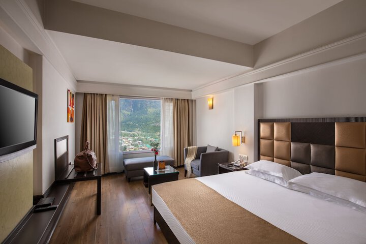 Room 8 of 75