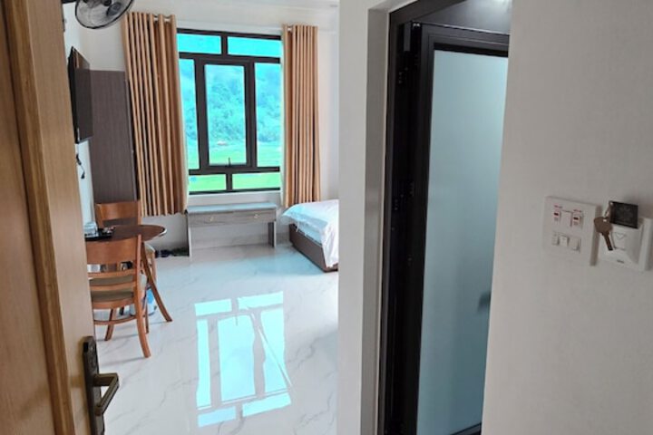 Room 35 of 62