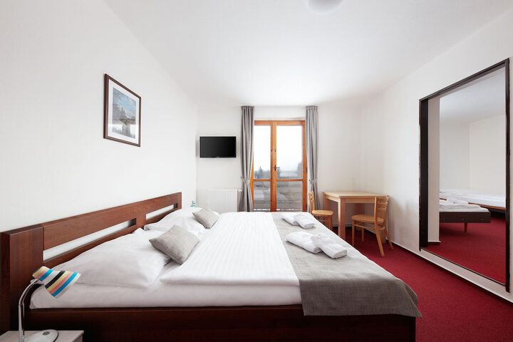 Room 12 of 83