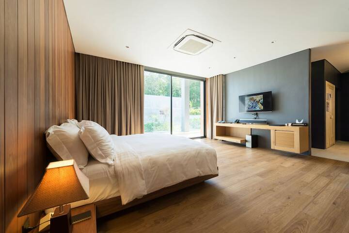 Room 4 of 139