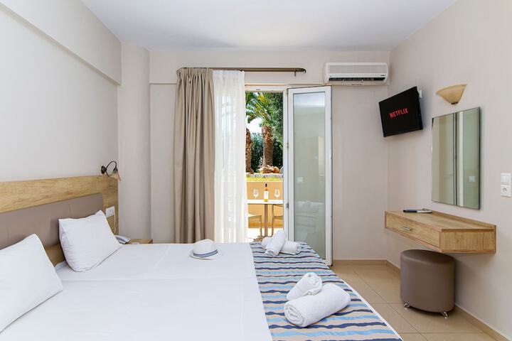 Room 42 of 168