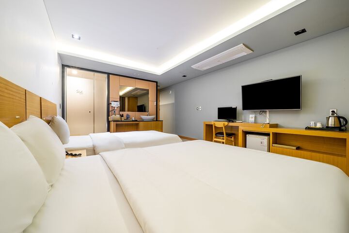 Room 130 of 176