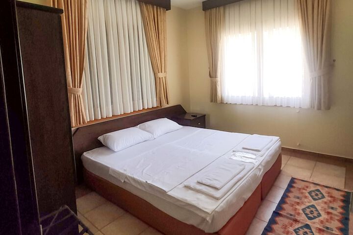 Room 4 of 18