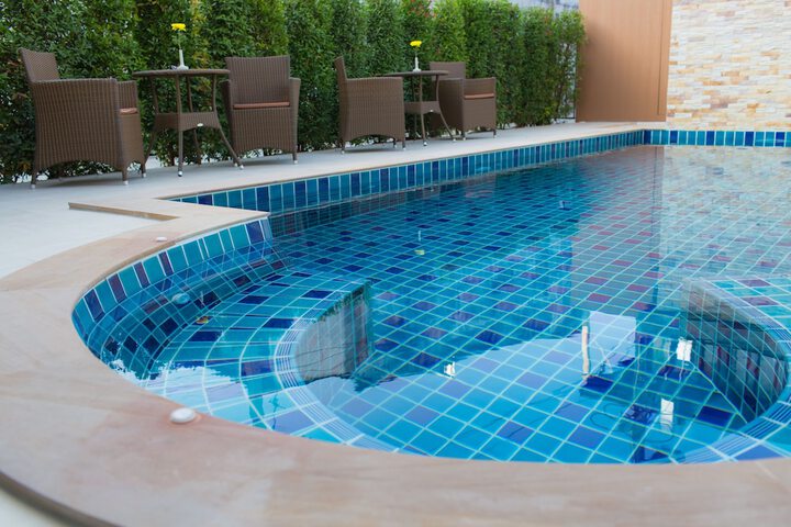 Pool 25 of 49