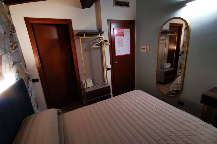 Room 19 of 30