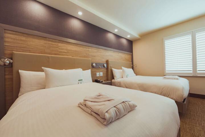 1 Queen Bed (24 of 25)