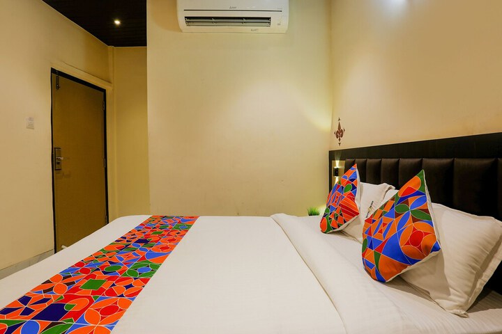 Room 15 of 34