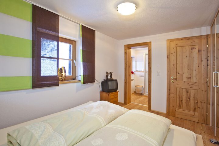 Room 5 of 65