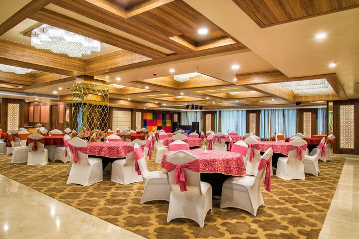 Ballroom/Hall 18 of 32