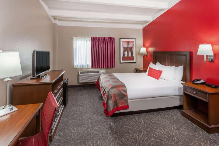 2 Queen Beds (4 of 9)