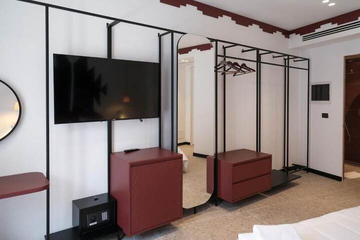 Room 11 of 40