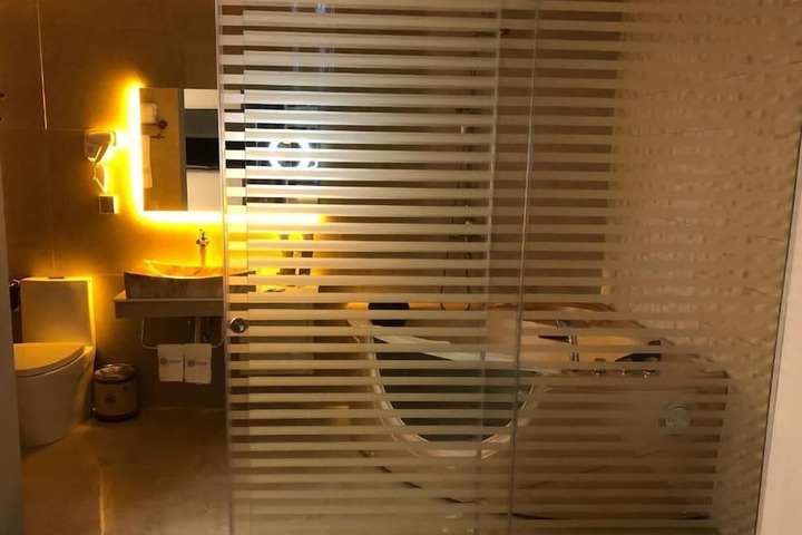 Room 25 of 29