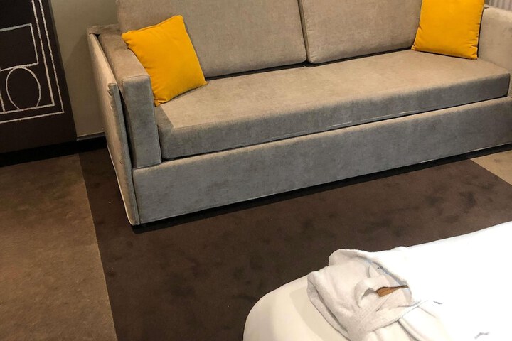 Room 11 of 80