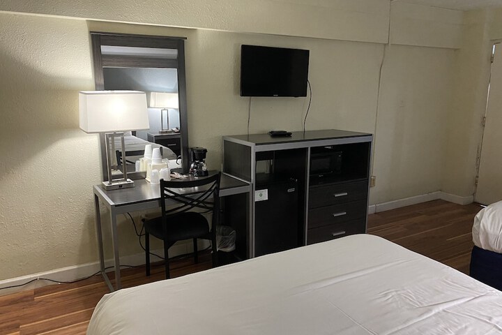 2 Queen Beds (21 of 41)