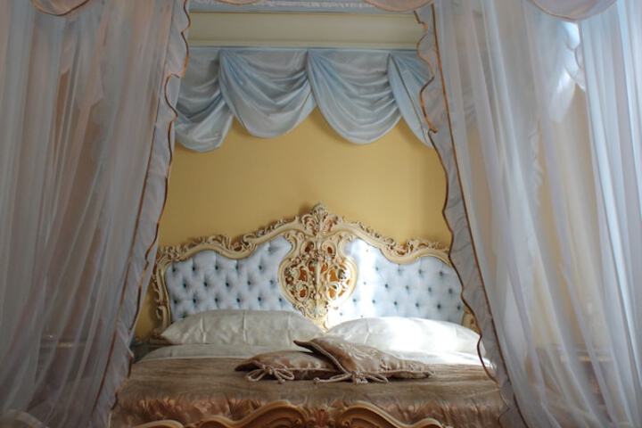 Room 4 of 27