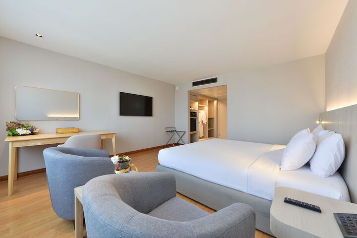 Room 16 of 125