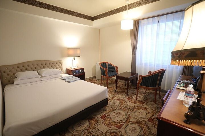 Room 6 of 44