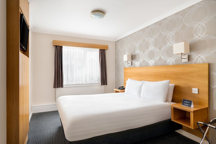 Room 8 of 32