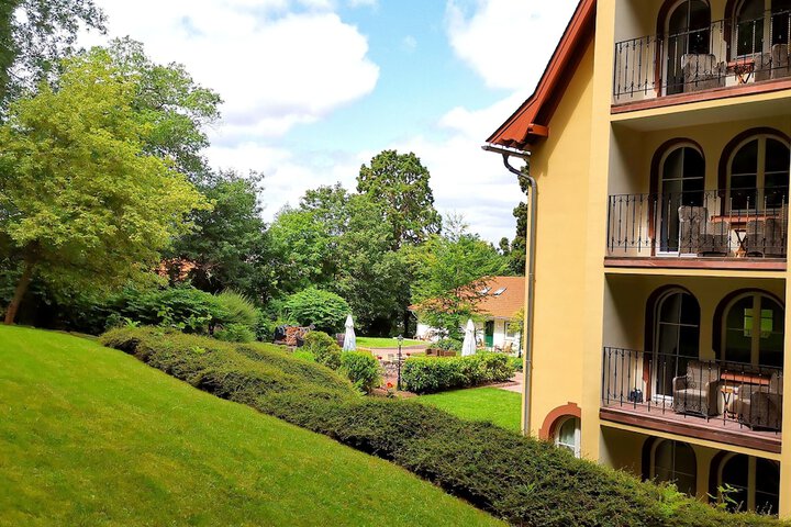 Hotel Exterior 111 of 115