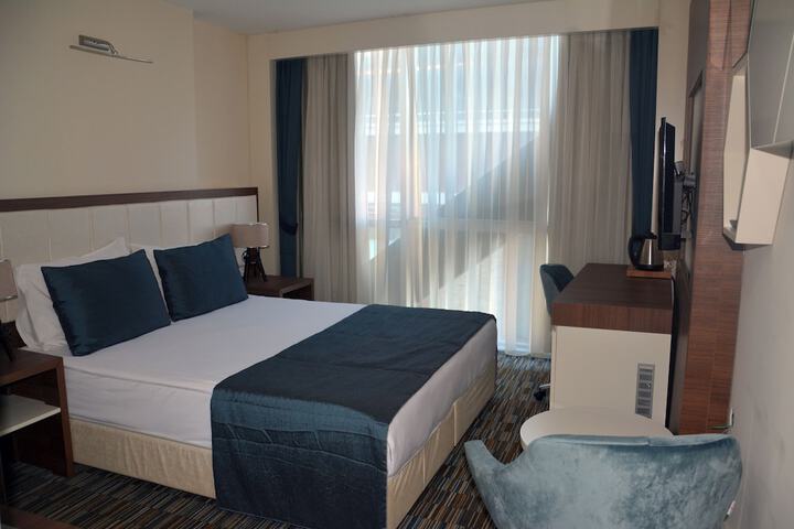 Room 5 of 8