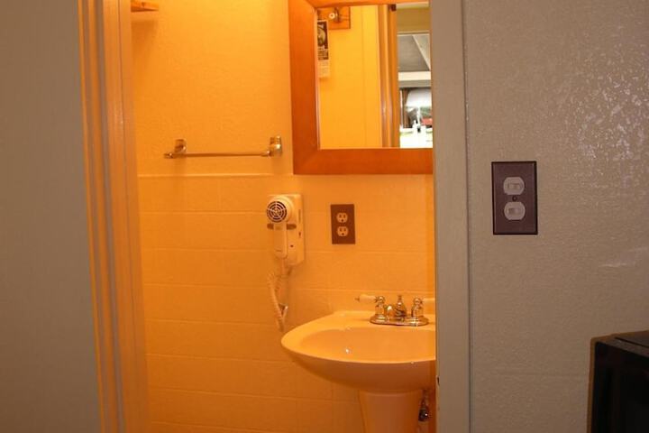 Room 33 of 54