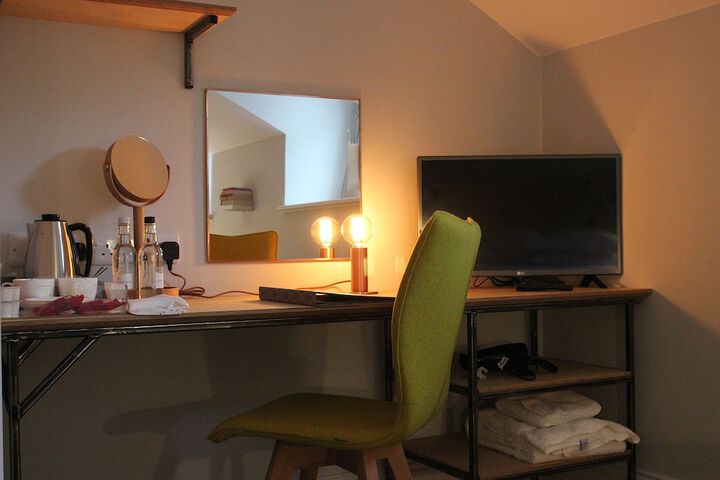 Room 11 of 36