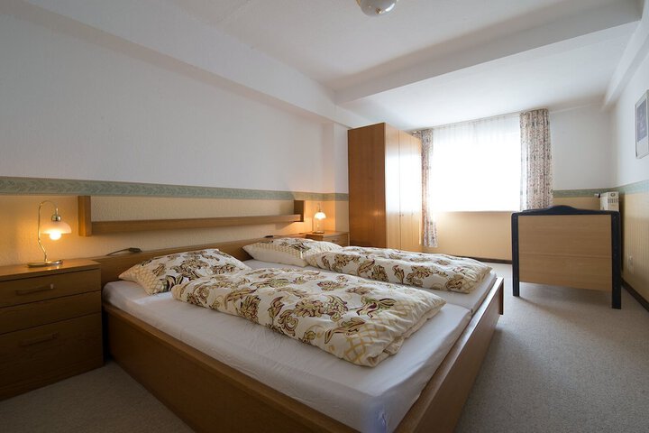 Room 9 of 36