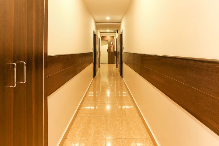 Ballroom/Hall 37 of 44