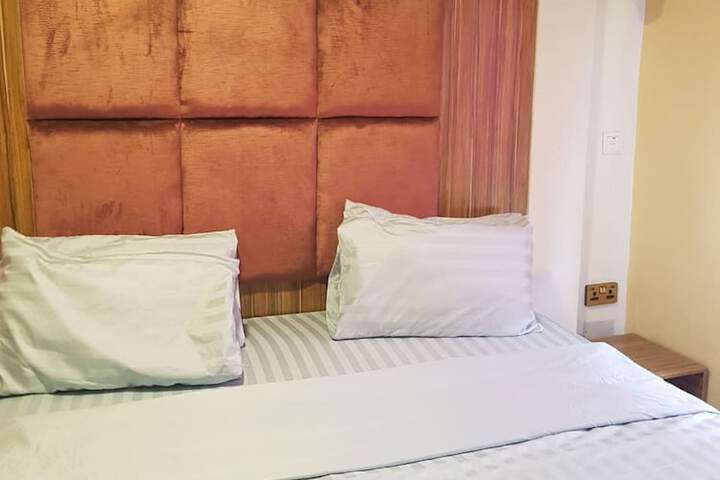 Room 5 of 31