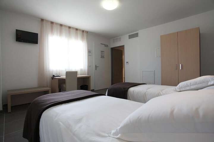 Room 14 of 64
