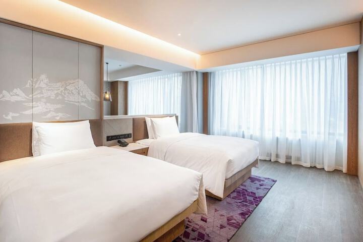 Room 10 of 60