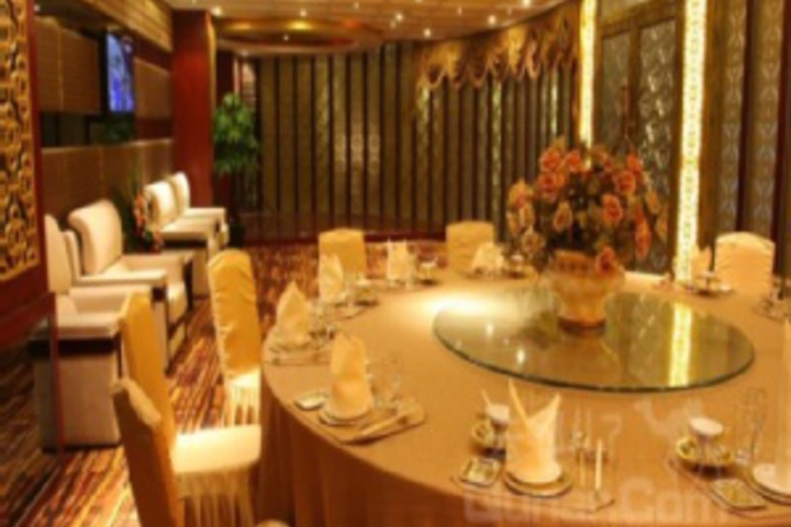 Dining 33 of 48