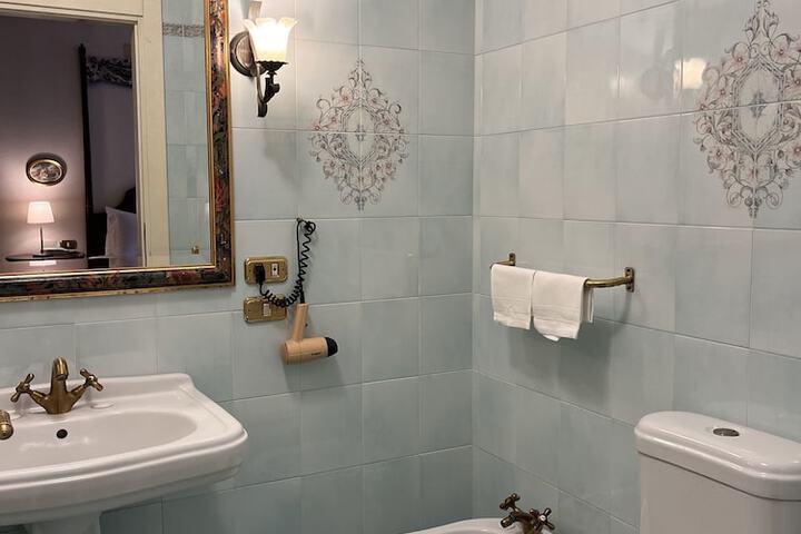 Room 105 of 177