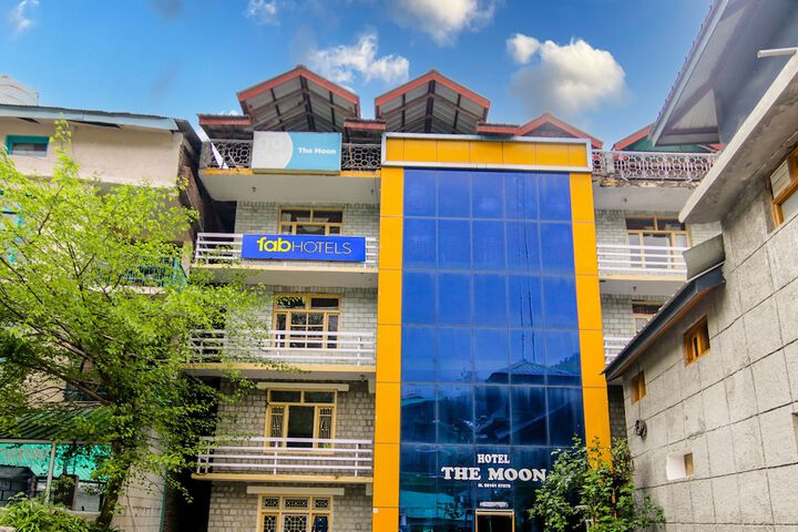 Fabhotel The Moon