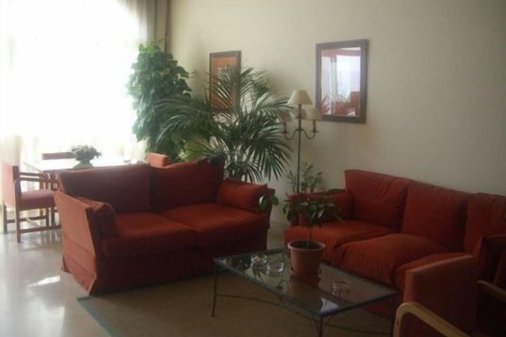 Lounge 35 of 42
