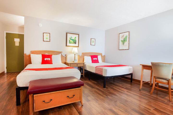 2 Queen Beds (10 of 24)