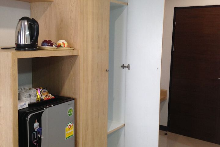Mini-refrigerator
