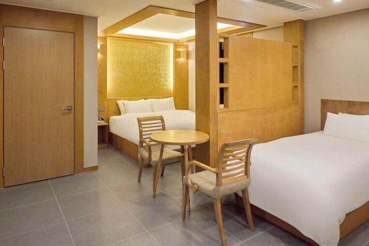 Room 15 of 38