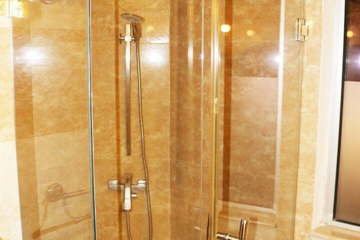 Room 4 of 6