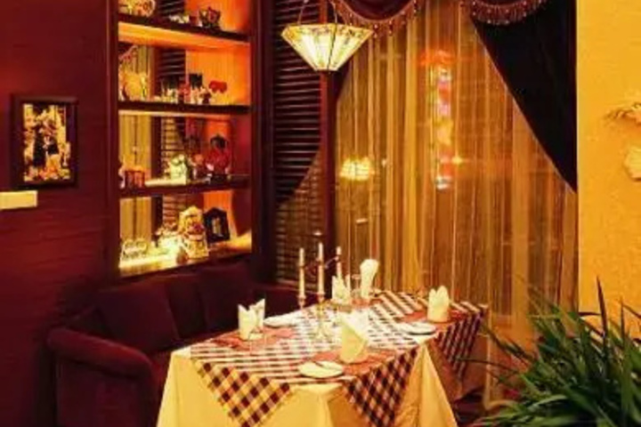 Dining 4 of 4