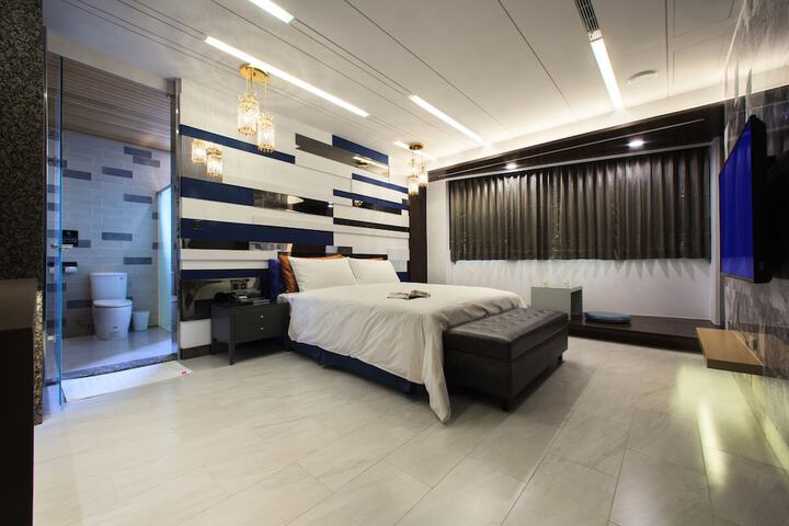 Room 3 of 75