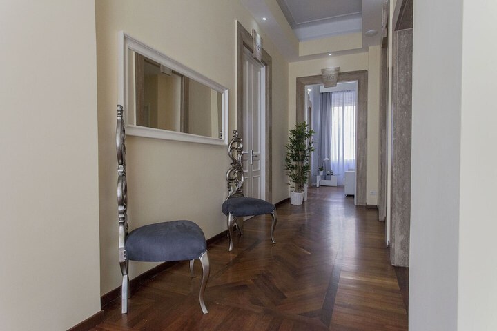 Ballroom/Hall 39 of 41