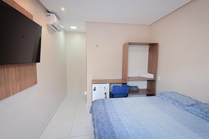 Room 4 of 9