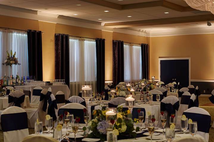 Ballroom/Hall 44 of 71